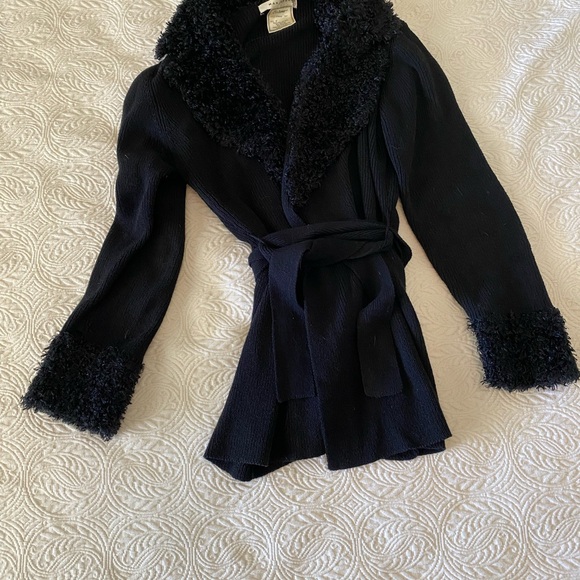 Cardigan Sweater; faux fur trim. Vintage Max Studio. BLACK - Picture 2 of 6